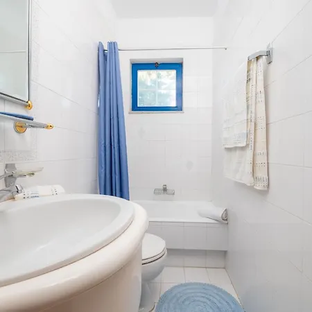 アパート To Pyrgaki *